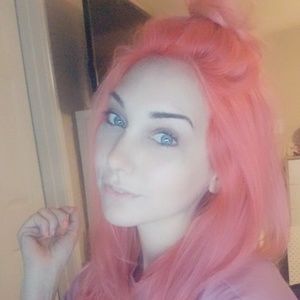 Meet your Posher, Dee